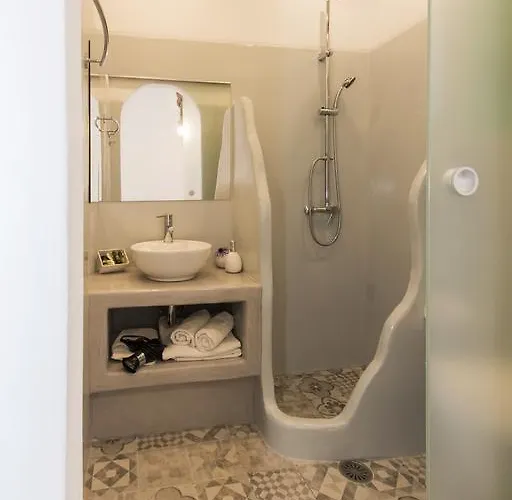 Psilandis Adamantas (Milos)