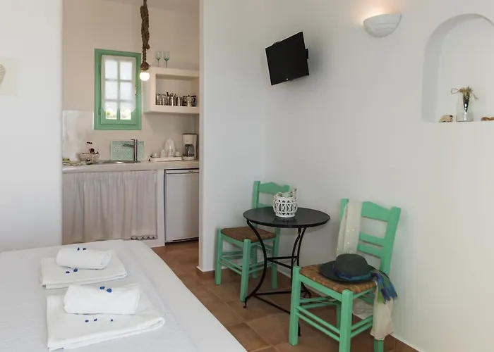 Psilandis Adamantas (Milos)